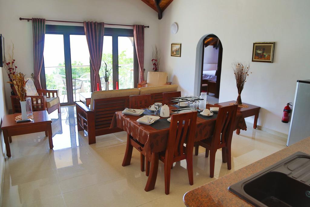 Lone Self-Catering Apartment Baie Sainte Anne Zewnętrze zdjęcie