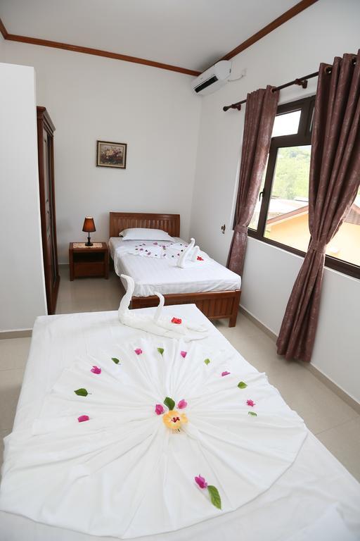 Lone Self-Catering Apartment Baie Sainte Anne Zewnętrze zdjęcie