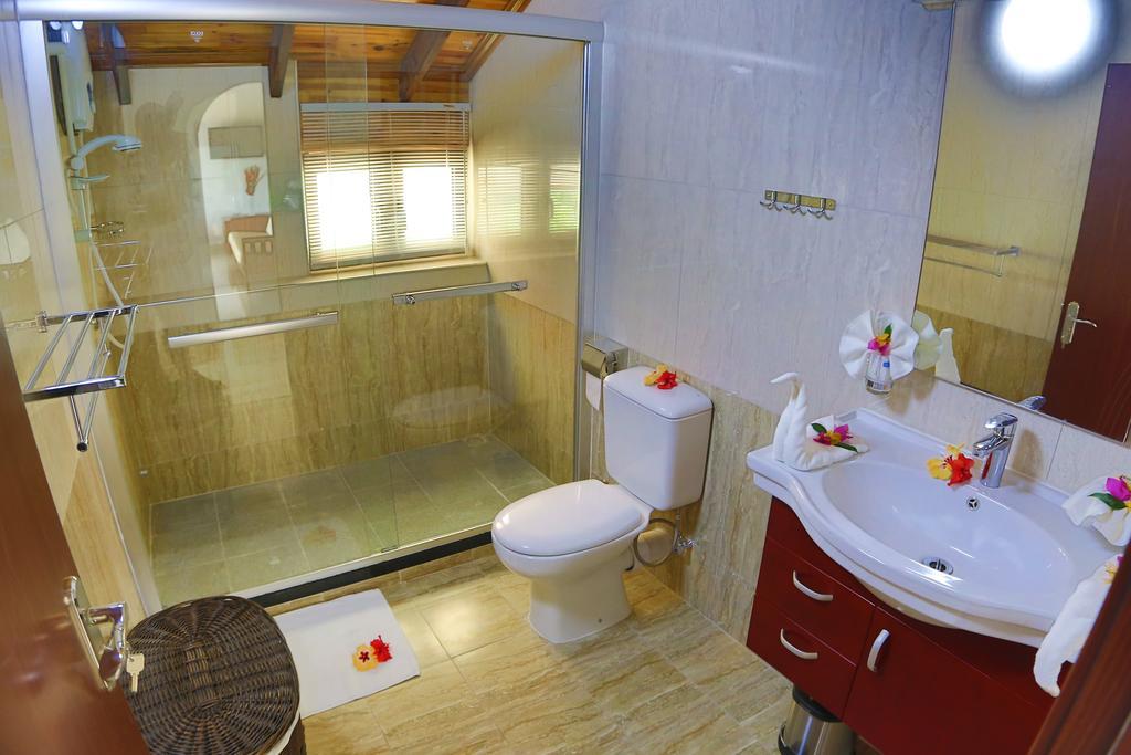 Lone Self-Catering Apartment Baie Sainte Anne Zewnętrze zdjęcie