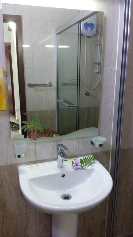 Lone Self-Catering Apartment Baie Sainte Anne Zewnętrze zdjęcie
